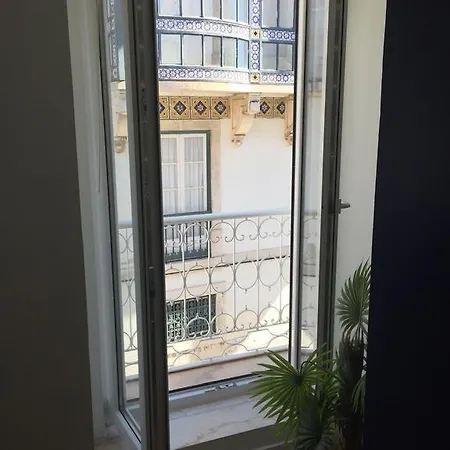 Happy Nest Charming Apartamento