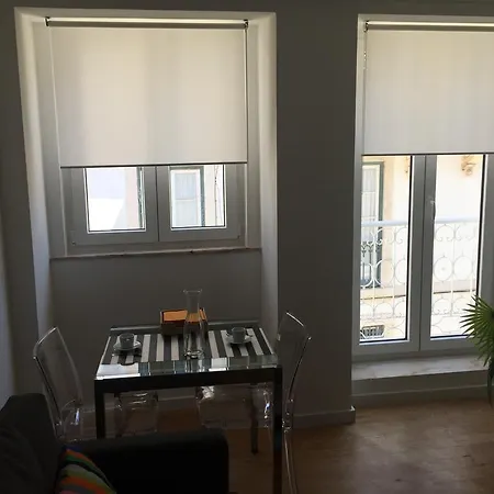 Happy Nest Charming Apartamento