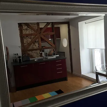 Happy Nest Charming Apartamento