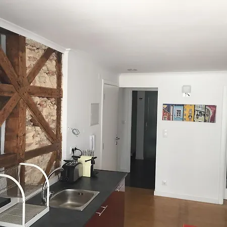 Happy Nest Charming Apartamento