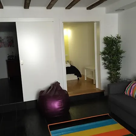 Happy Nest - Charming Apartment