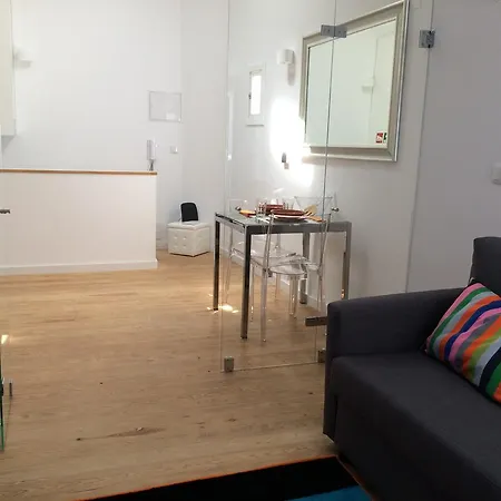 Happy Nest - Charming Apartment