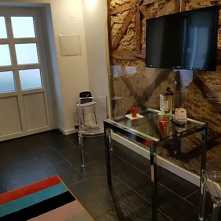 Happy Nest Charming Apartamento